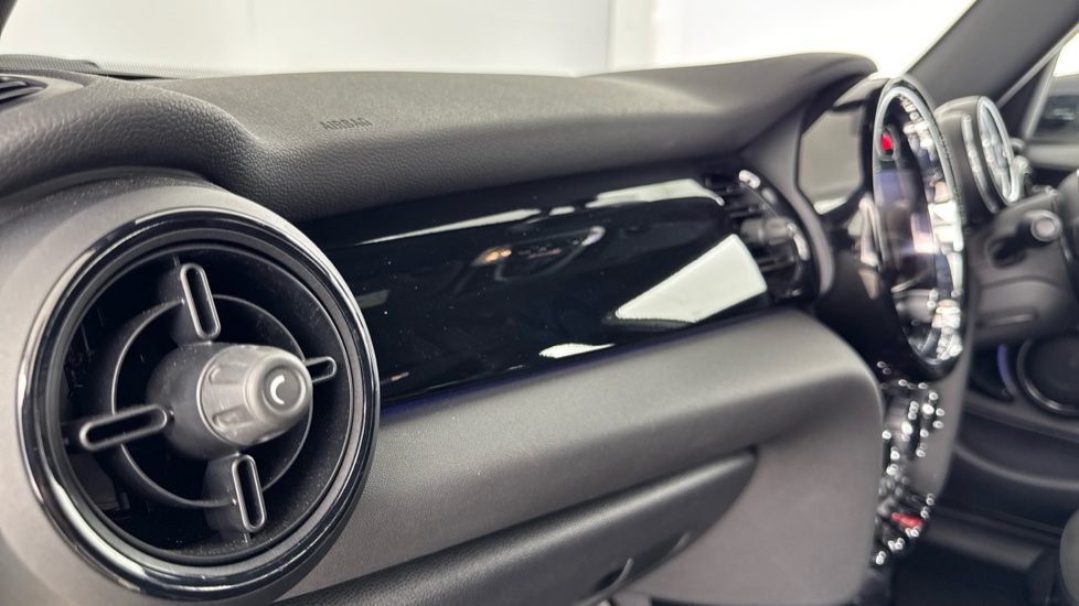 MINI Hatchback 1.5 Cooper Sport 5dr Auto [Comfort/Nav Pack] Petrol Hatchback - Image 48