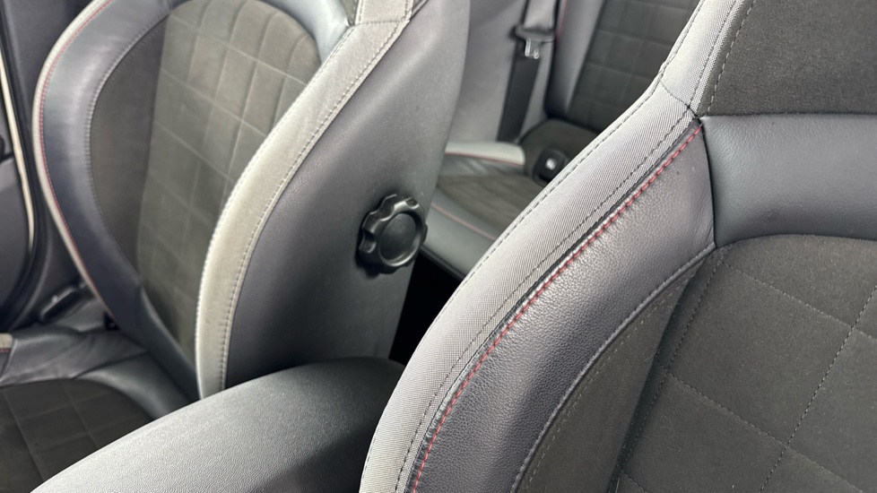 MINI Hatchback 1.5 Cooper Sport 5dr Auto [Comfort/Nav Pack] Petrol Hatchback - Image 49