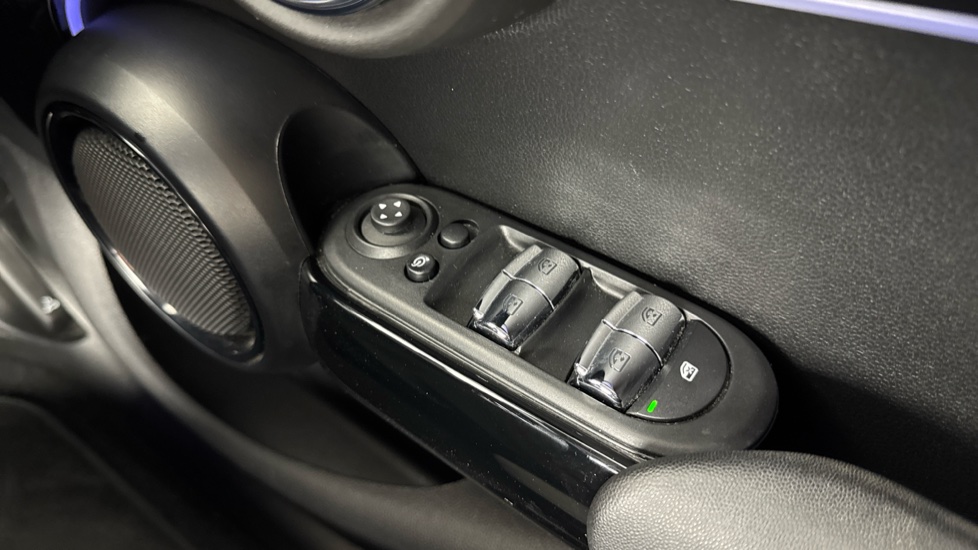 MINI Hatchback 1.5 Cooper Sport 5dr Auto [Comfort/Nav Pack] Petrol Hatchback - Image 54