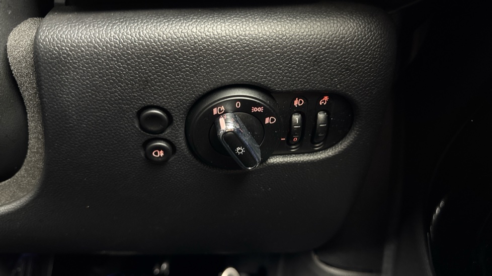 MINI Hatchback 1.5 Cooper Sport 5dr Auto [Comfort/Nav Pack] Petrol Hatchback - Image 55