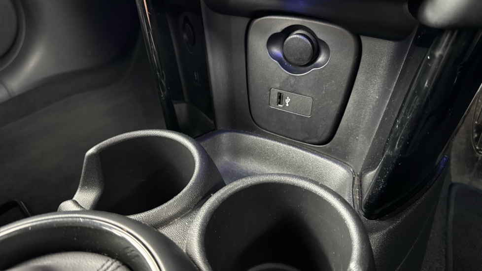 MINI Hatchback 1.5 Cooper Sport 5dr Auto [Comfort/Nav Pack] Petrol Hatchback - Image 60