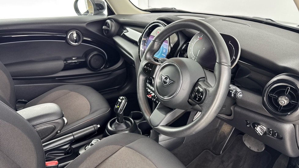 MINI Hatchback 1.5 Cooper Classic 3dr Auto [Comfort Pack] Petrol Hatchback - Image 6