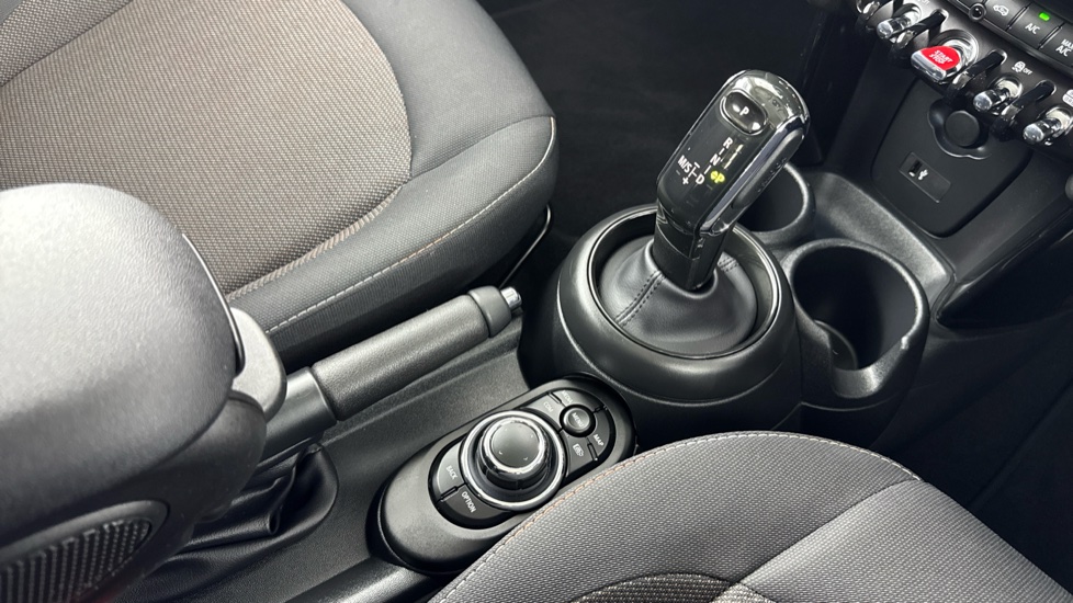 MINI Hatchback 1.5 Cooper Classic 3dr Auto [Comfort Pack] Petrol Hatchback - Image 10