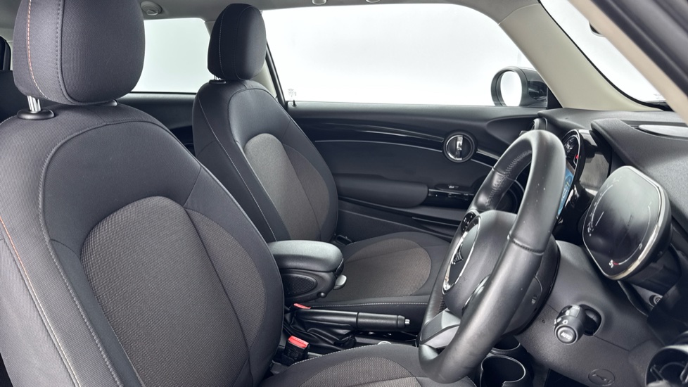 MINI Hatchback 1.5 Cooper Classic 3dr Auto [Comfort Pack] Petrol Hatchback - Image 11