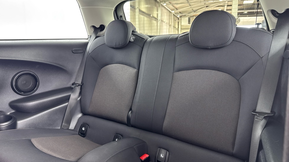 MINI Hatchback 1.5 Cooper Classic 3dr Auto [Comfort Pack] Petrol Hatchback - Image 12