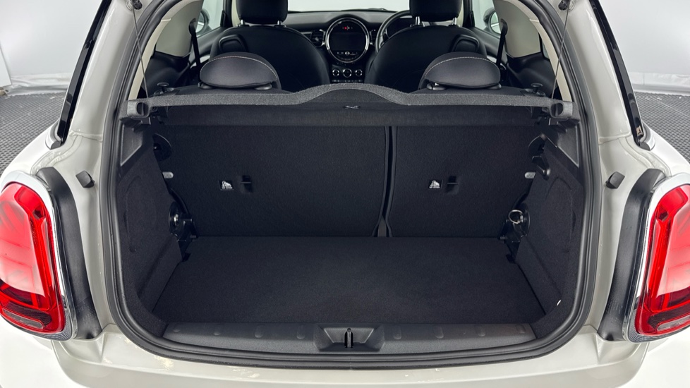 MINI Hatchback 1.5 Cooper Classic 3dr Auto [Comfort Pack] Petrol Hatchback - Image 13
