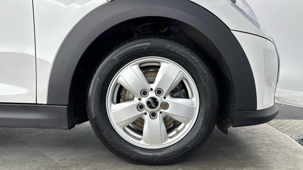 MINI Hatchback 1.5 Cooper Classic 3dr Auto [Comfort Pack] Petrol Hatchback - Image 14