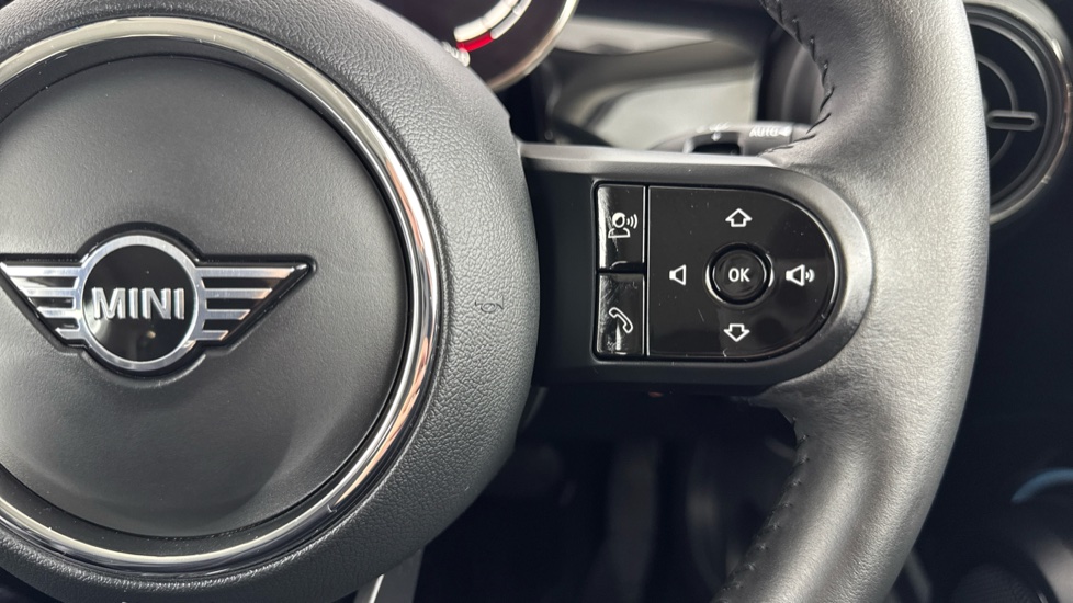 MINI Hatchback 1.5 Cooper Classic 3dr Auto [Comfort Pack] Petrol Hatchback - Image 18