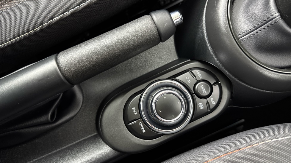 MINI Hatchback 1.5 Cooper Classic 3dr Auto [Comfort Pack] Petrol Hatchback - Image 19