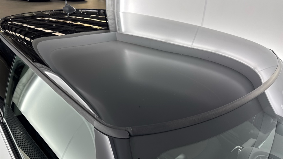 MINI Hatchback 1.5 Cooper Classic 3dr Auto [Comfort Pack] Petrol Hatchback - Image 21