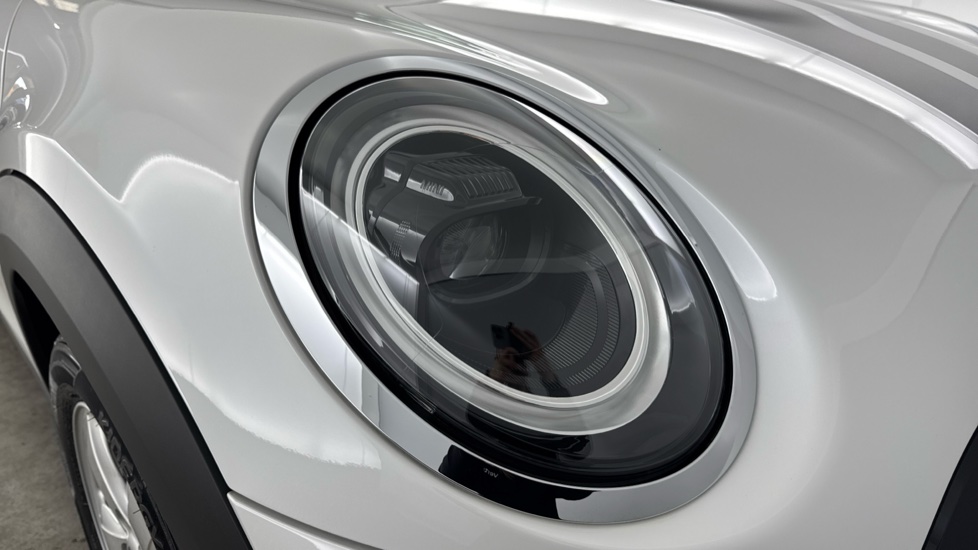 MINI Hatchback 1.5 Cooper Classic 3dr Auto [Comfort Pack] Petrol Hatchback - Image 23