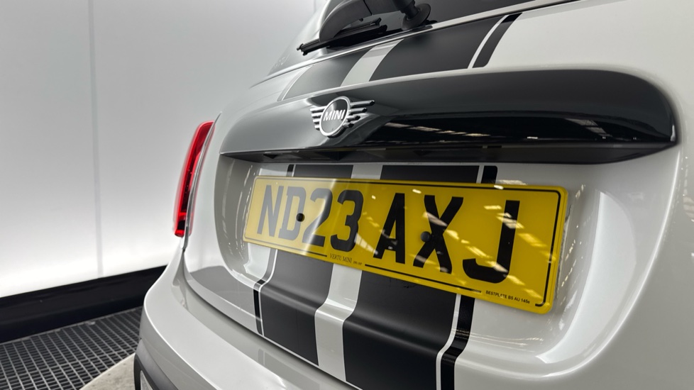 MINI Hatchback 1.5 Cooper Classic 3dr Auto [Comfort Pack] Petrol Hatchback - Image 24