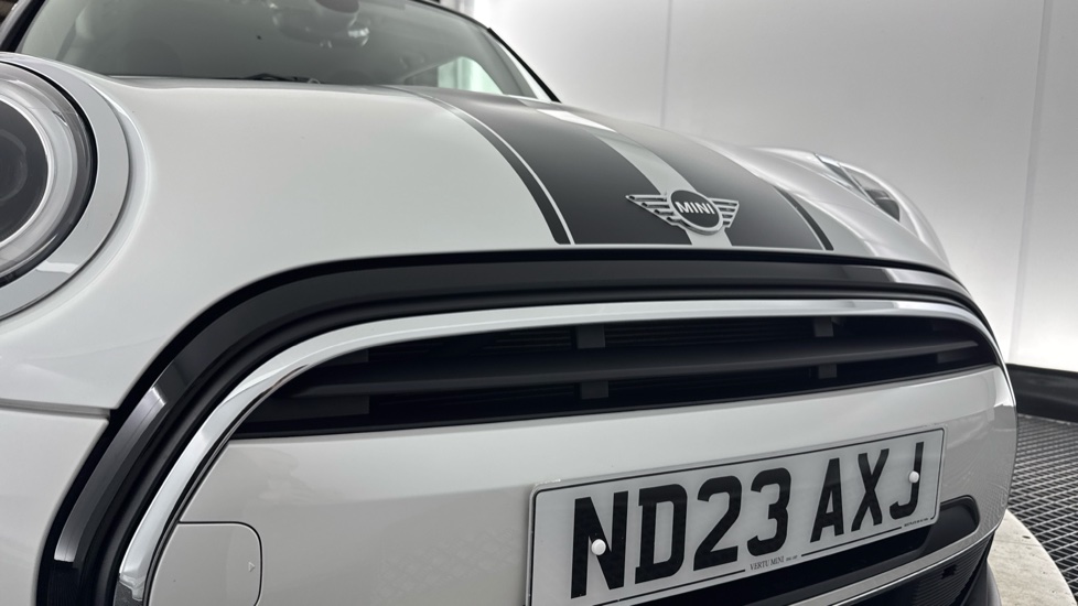 MINI Hatchback 1.5 Cooper Classic 3dr Auto [Comfort Pack] Petrol Hatchback - Image 29