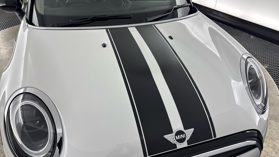 MINI Hatchback 1.5 Cooper Classic 3dr Auto [Comfort Pack] Petrol Hatchback - Image 30