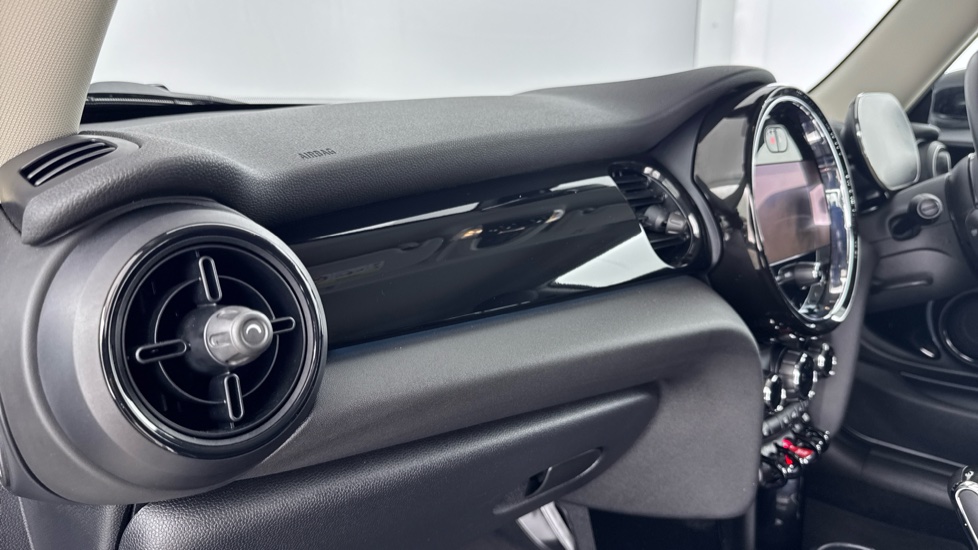 MINI Hatchback 1.5 Cooper Classic 3dr Auto [Comfort Pack] Petrol Hatchback - Image 33