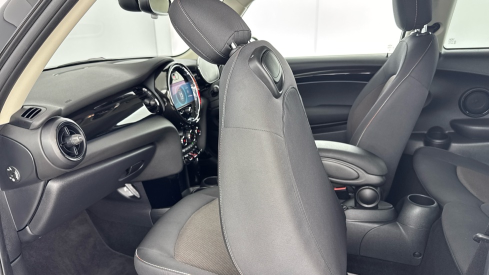 MINI Hatchback 1.5 Cooper Classic 3dr Auto [Comfort Pack] Petrol Hatchback - Image 34