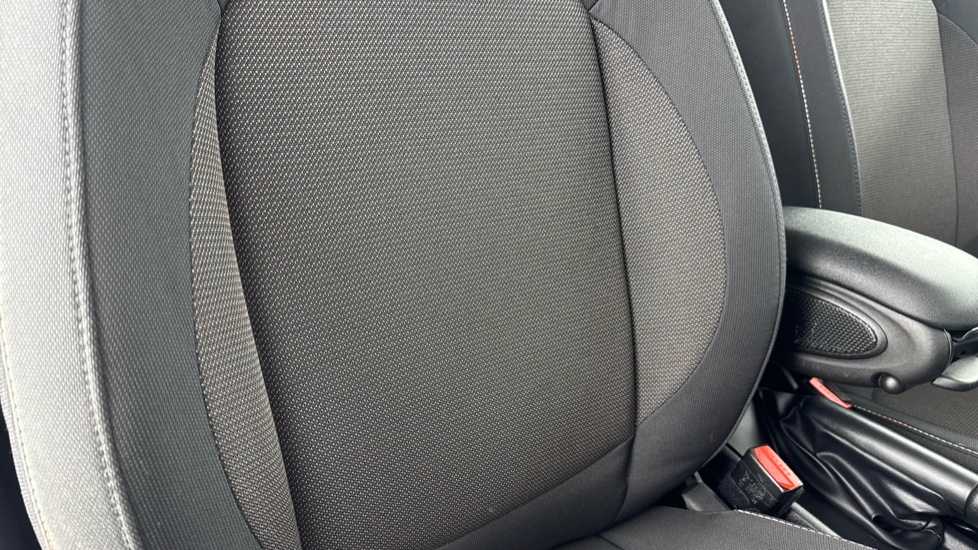 MINI Hatchback 1.5 Cooper Classic 3dr Auto [Comfort Pack] Petrol Hatchback - Image 39