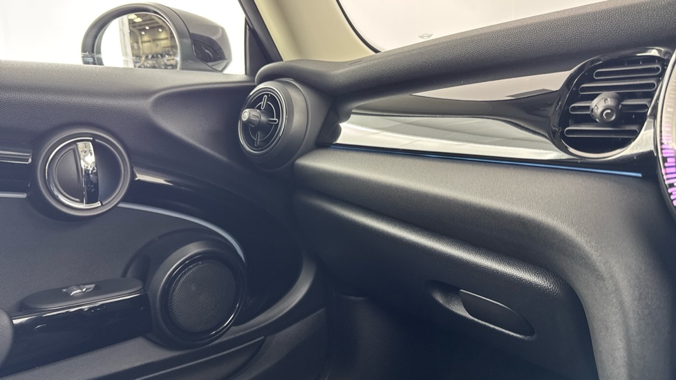 MINI Hatchback 1.5 Cooper Classic 3dr Auto [Comfort Pack] Petrol Hatchback - Image 42