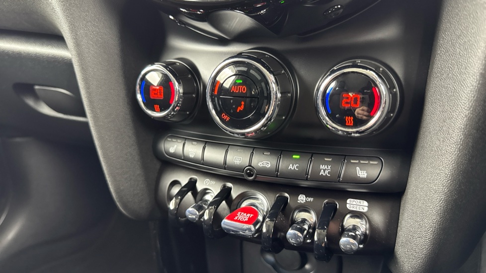 MINI Hatchback 1.5 Cooper Classic 3dr Auto [Comfort Pack] Petrol Hatchback - Image 43