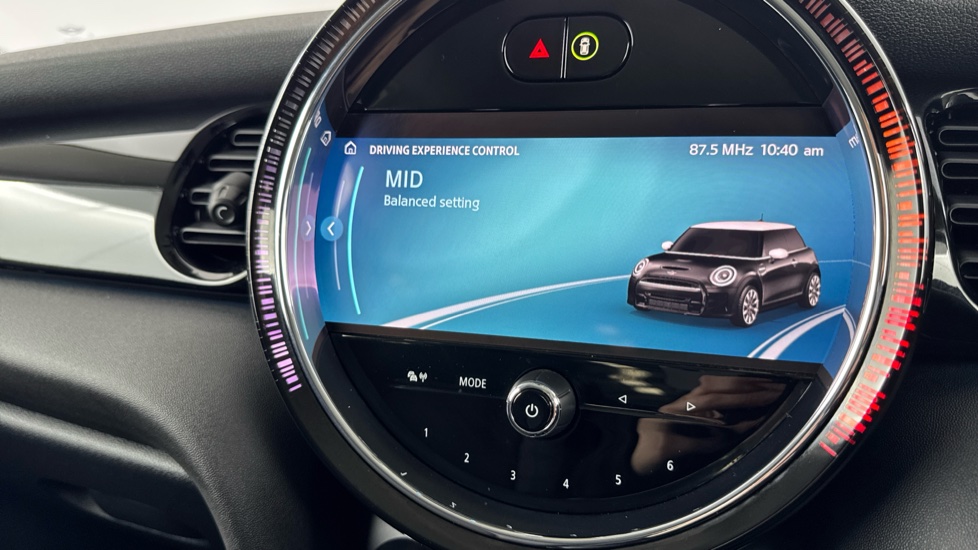 MINI Hatchback 1.5 Cooper Classic 3dr Auto [Comfort Pack] Petrol Hatchback - Image 50