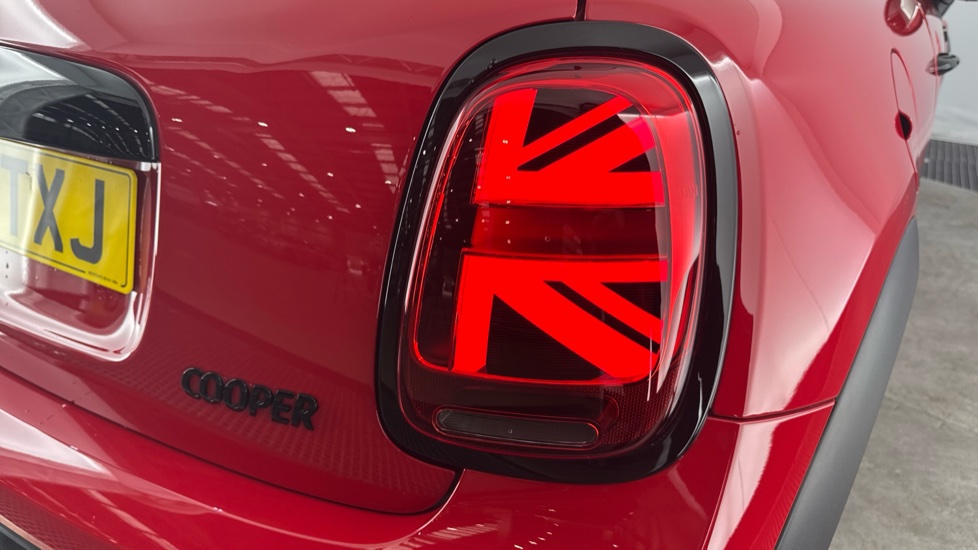 MINI Hatchback 1.5 Cooper Sport Premium 3dr Auto Petrol Hatchback - Image 26