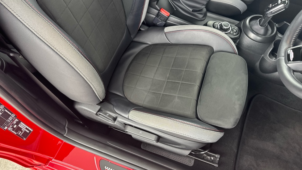 MINI Hatchback 1.5 Cooper Sport Premium 3dr Auto Petrol Hatchback - Image 29