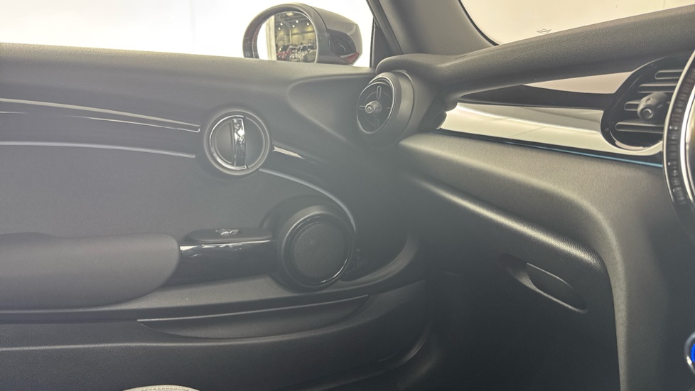MINI Hatchback 1.5 Cooper Sport Premium 3dr Auto Petrol Hatchback - Image 33