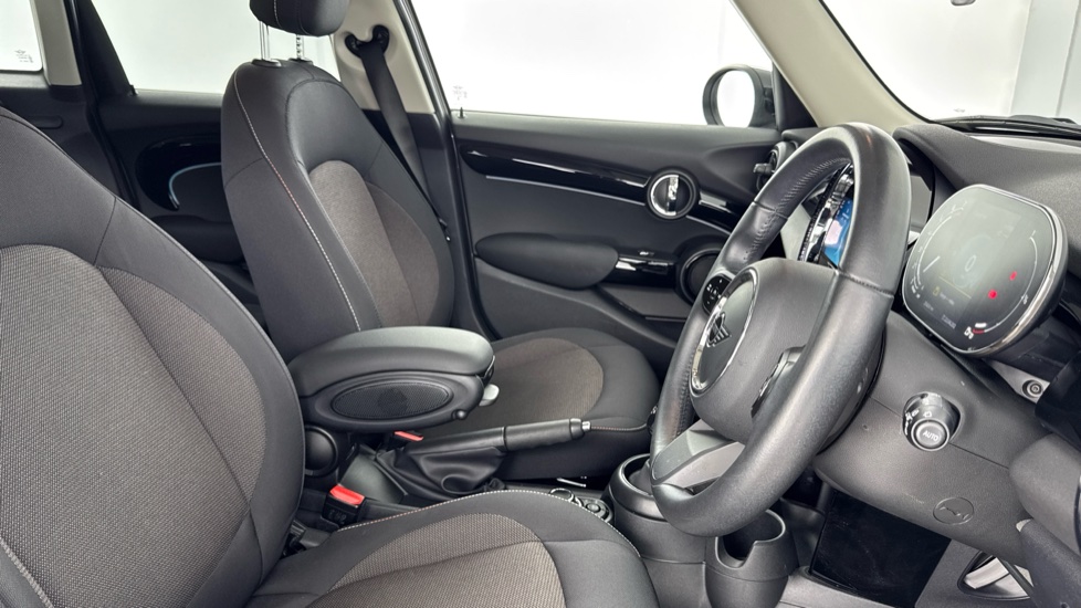 MINI Hatchback 1.5 Cooper Classic Premium 5dr Petrol Hatchback - Image 11