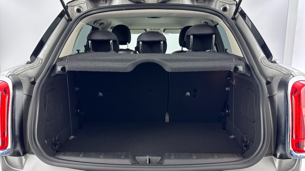 MINI Hatchback 1.5 Cooper Classic Premium 5dr Petrol Hatchback - Image 13