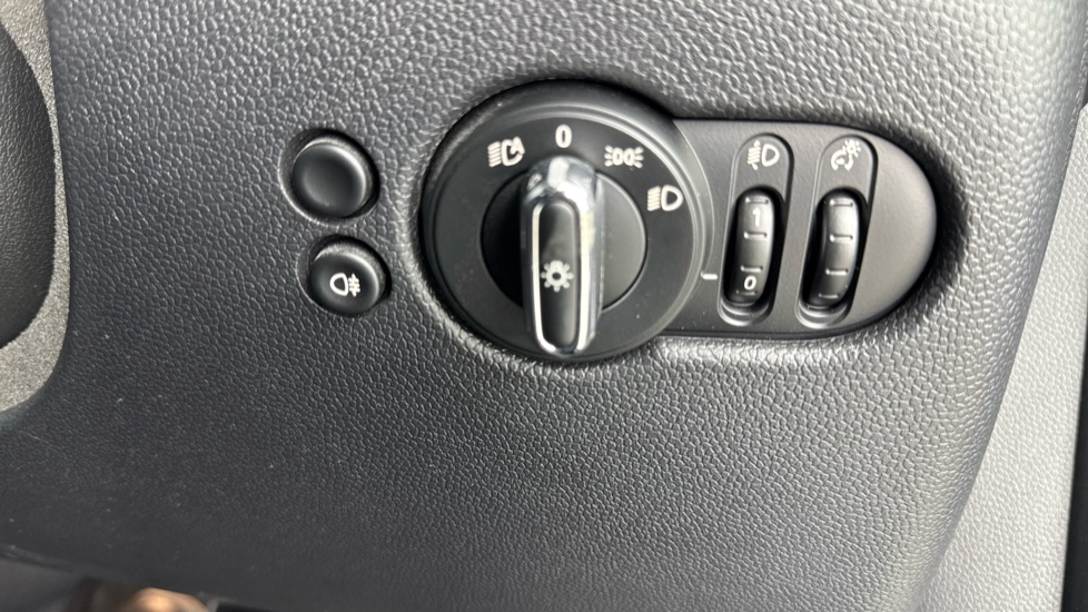 MINI Hatchback 1.5 Cooper Classic Premium 5dr Petrol Hatchback - Image 29
