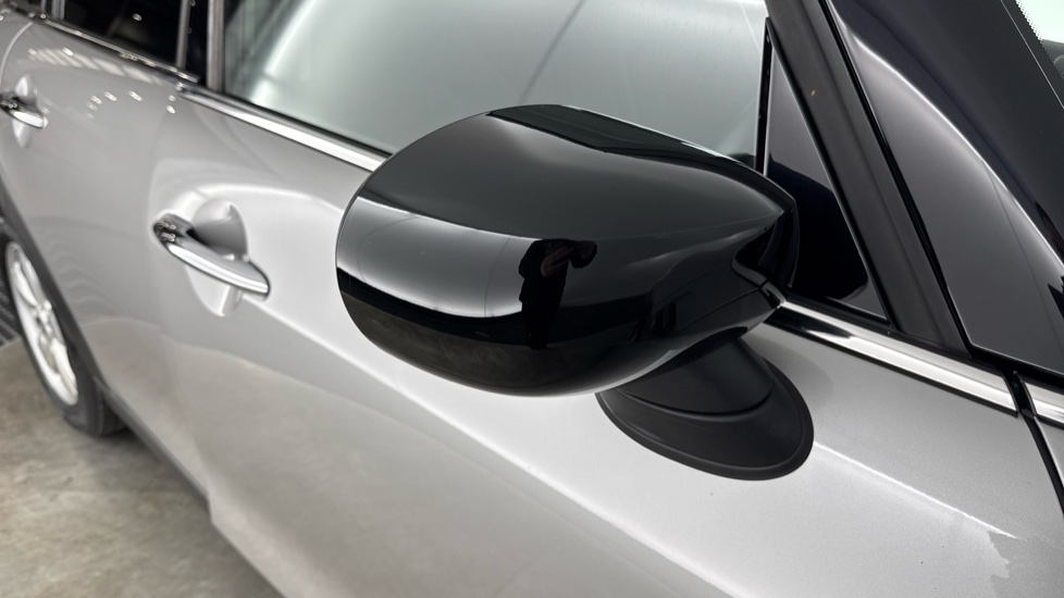 MINI Hatchback 1.5 Cooper Classic Premium 5dr Petrol Hatchback - Image 46