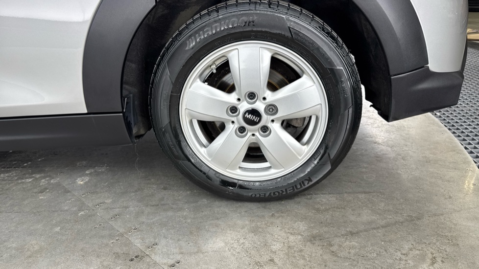 MINI Hatchback 1.5 Cooper Classic Premium 5dr Petrol Hatchback - Image 56