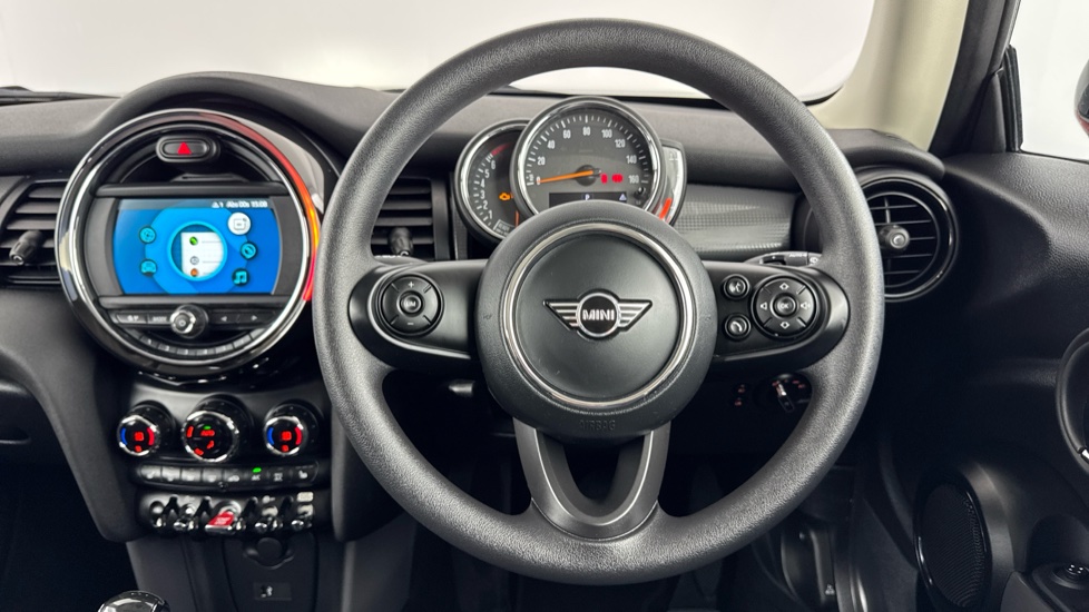 MINI Hatchback 1.5 Cooper Classic II 3dr Auto [Comfort Pack] Petrol Hatchback - Image 5