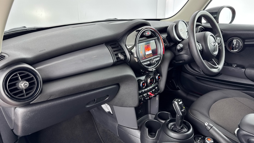 MINI Hatchback 1.5 Cooper Classic II 3dr Auto [Comfort Pack] Petrol Hatchback - Image 7
