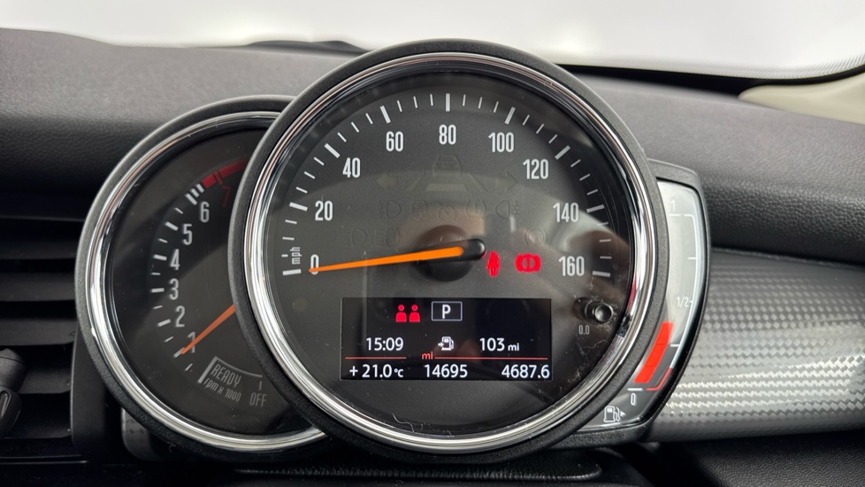 MINI Hatchback 1.5 Cooper Classic II 3dr Auto [Comfort Pack] Petrol Hatchback - Image 9