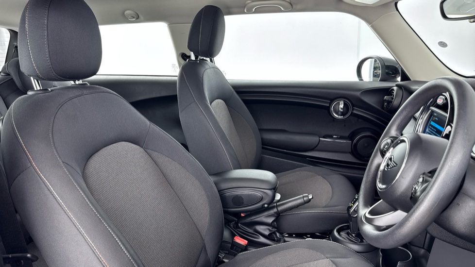 MINI Hatchback 1.5 Cooper Classic II 3dr Auto [Comfort Pack] Petrol Hatchback - Image 11