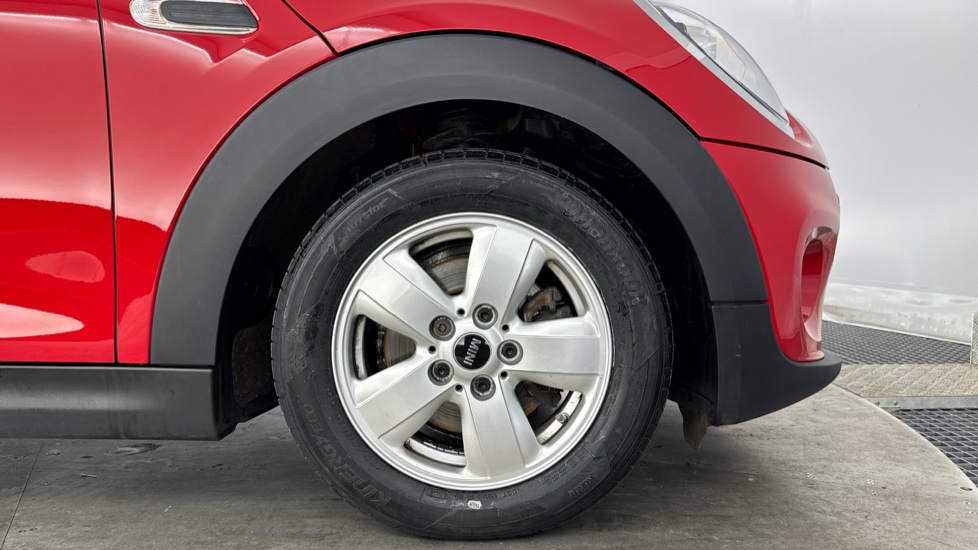 MINI Hatchback 1.5 Cooper Classic II 3dr Auto [Comfort Pack] Petrol Hatchback - Image 14