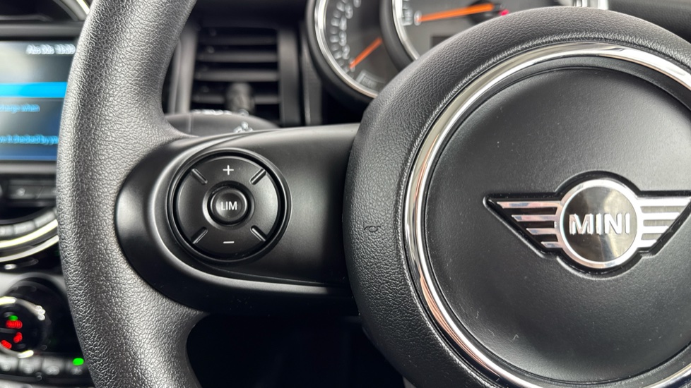 MINI Hatchback 1.5 Cooper Classic II 3dr Auto [Comfort Pack] Petrol Hatchback - Image 17