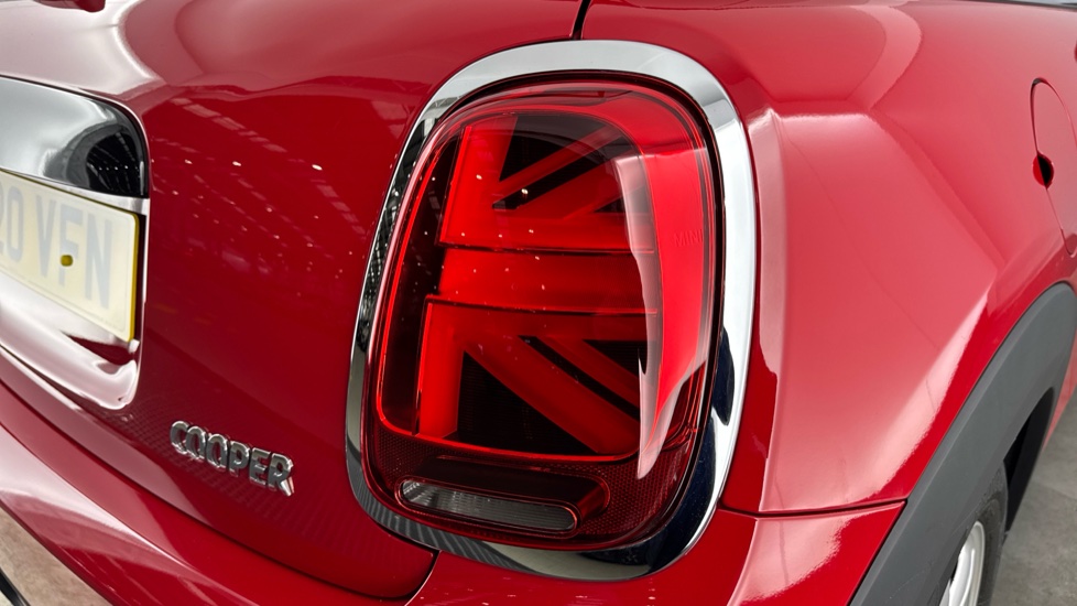MINI Hatchback 1.5 Cooper Classic II 3dr Auto [Comfort Pack] Petrol Hatchback - Image 22