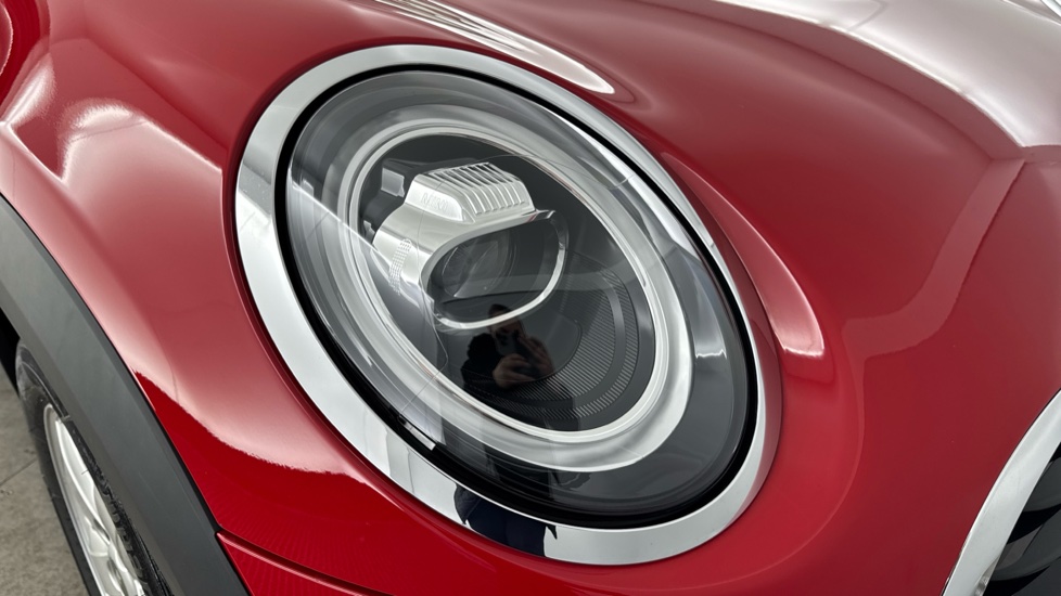 MINI Hatchback 1.5 Cooper Classic II 3dr Auto [Comfort Pack] Petrol Hatchback - Image 23