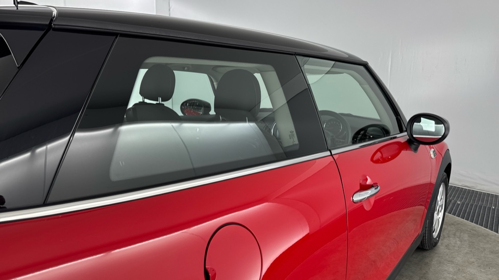 MINI Hatchback 1.5 Cooper Classic II 3dr Auto [Comfort Pack] Petrol Hatchback - Image 26