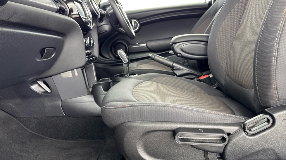 MINI Hatchback 1.5 Cooper Classic II 3dr Auto [Comfort Pack] Petrol Hatchback - Image 32