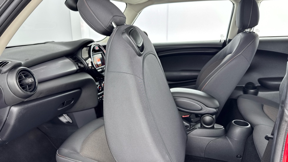 MINI Hatchback 1.5 Cooper Classic II 3dr Auto [Comfort Pack] Petrol Hatchback - Image 34