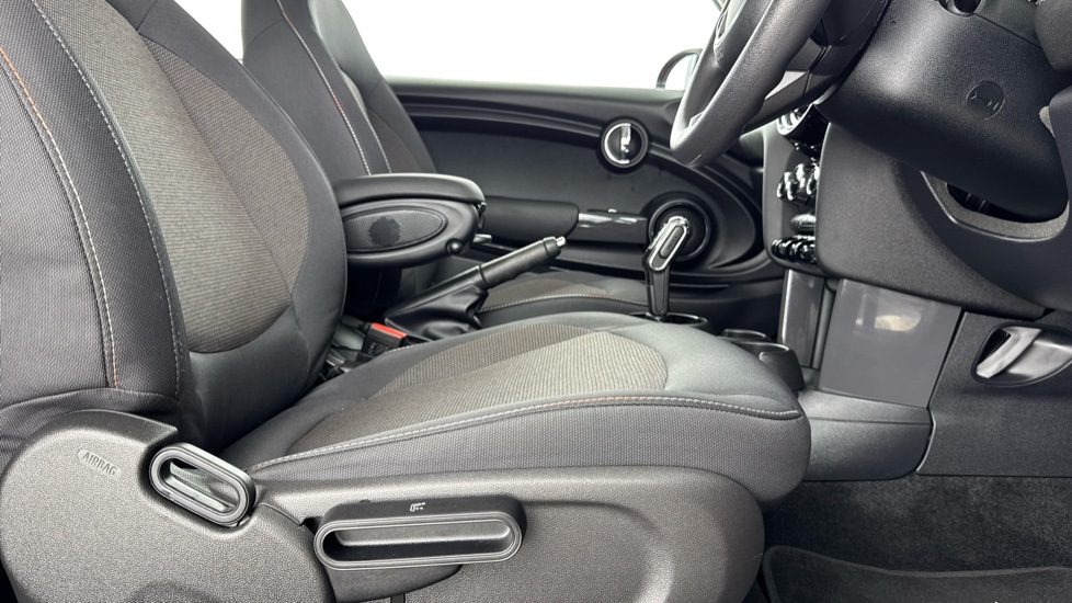 MINI Hatchback 1.5 Cooper Classic II 3dr Auto [Comfort Pack] Petrol Hatchback - Image 38