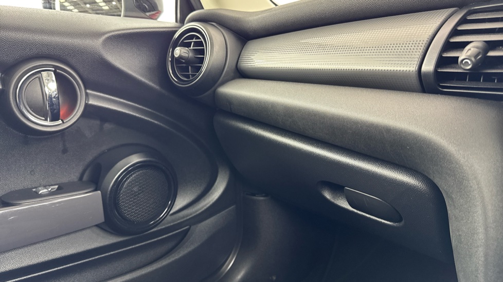 MINI Hatchback 1.5 Cooper Classic II 3dr Auto [Comfort Pack] Petrol Hatchback - Image 42