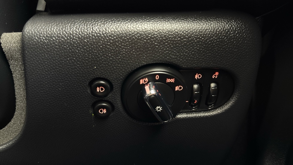 MINI Hatchback 1.5 Cooper Classic II 3dr Auto [Comfort Pack] Petrol Hatchback - Image 46