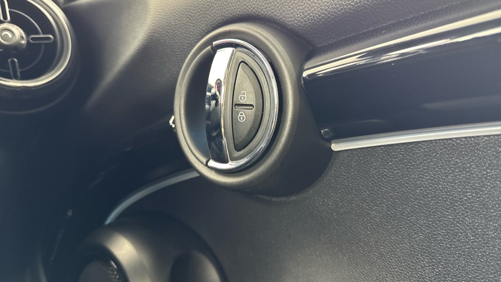 MINI Hatchback 1.5 Cooper Sport 3dr Auto Petrol Hatchback - Image 47