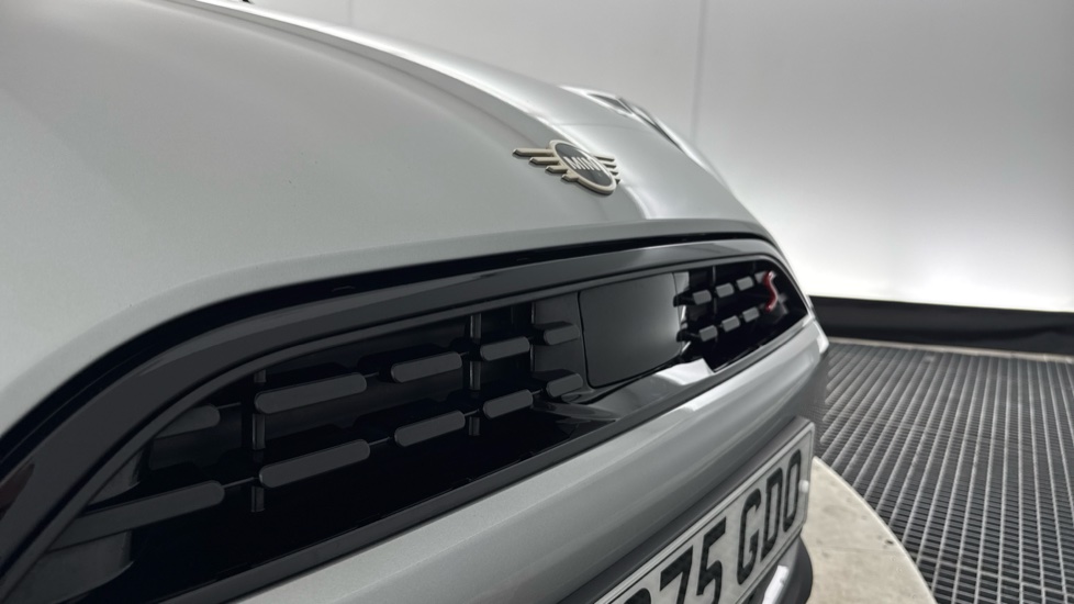 MINI Cooper 2.0 S Classic 5dr Auto Petrol Hatchback - Image 32