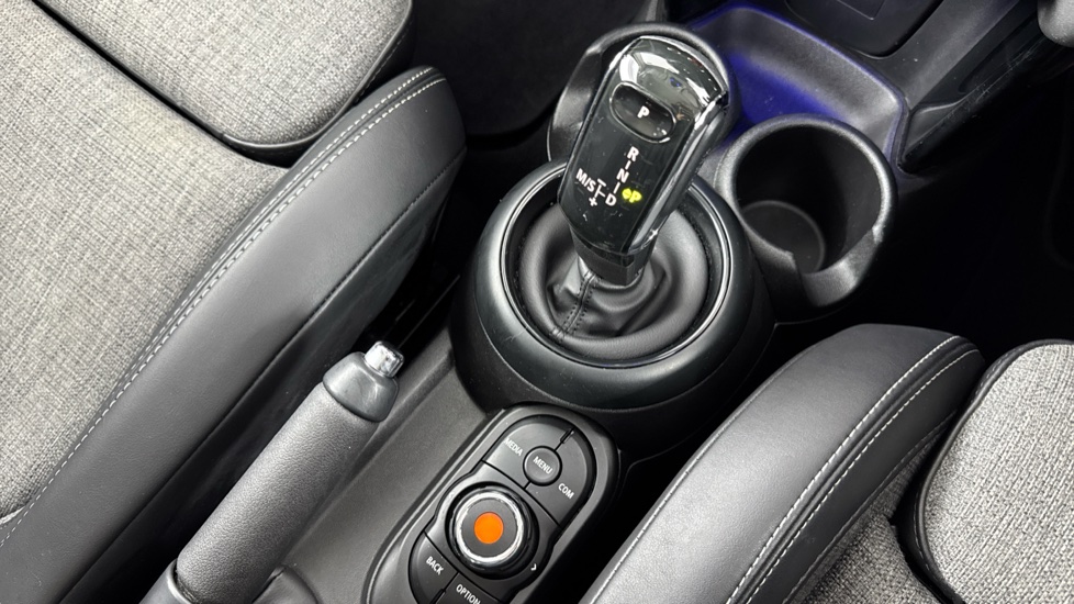 MINI Hatchback 1.5 Cooper II 5dr Auto [Chili Pack] Petrol Hatchback - Image 10