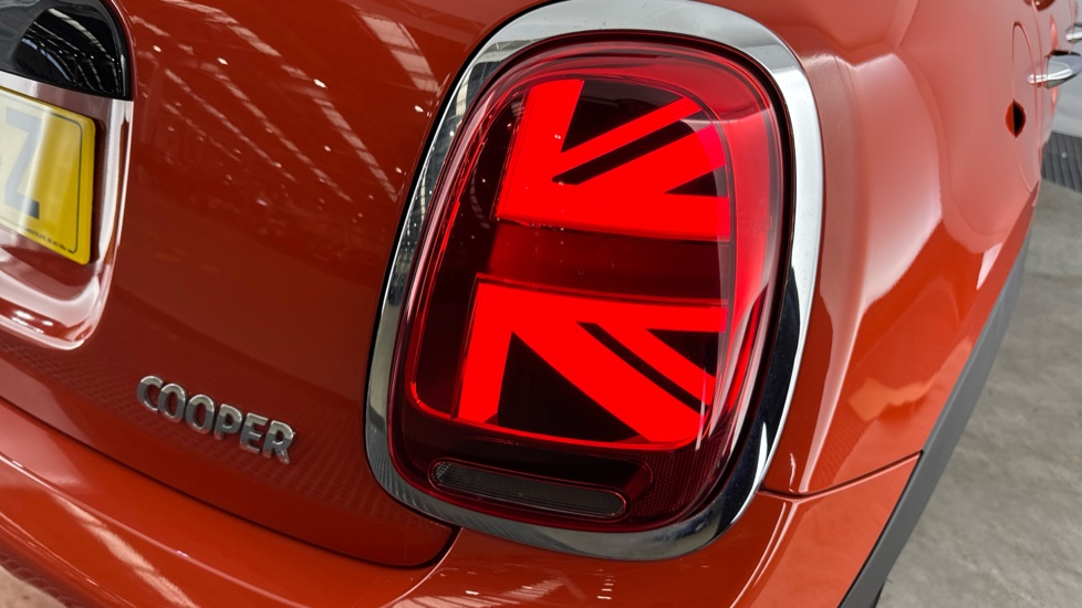 MINI Hatchback 1.5 Cooper II 5dr Auto [Chili Pack] Petrol Hatchback - Image 27